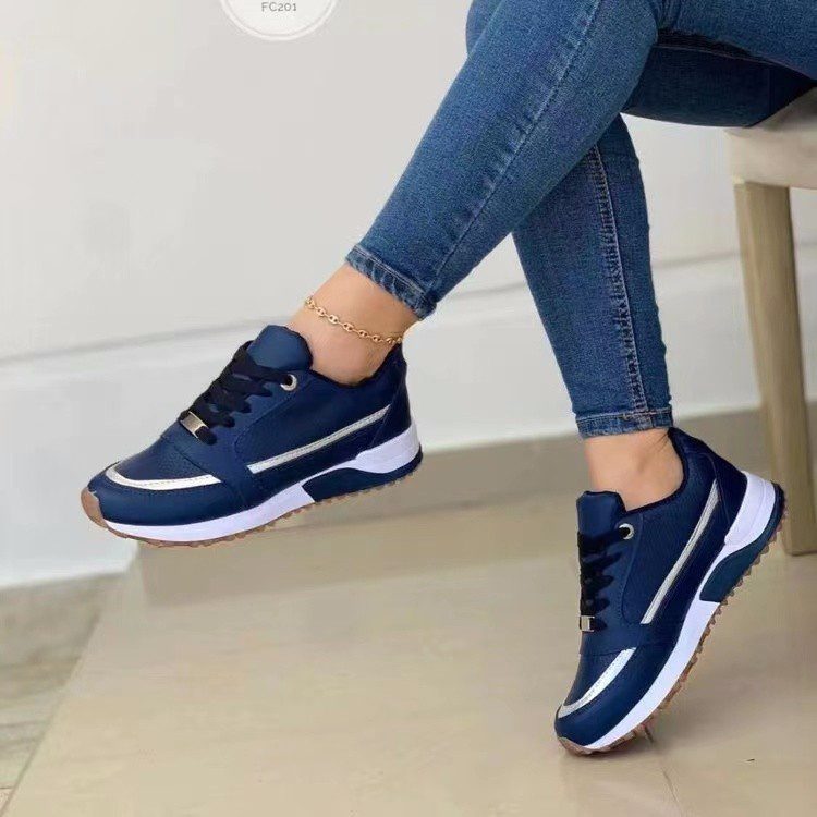 women flat shoe